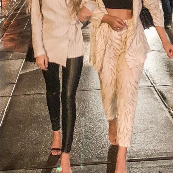 Faux leather leggings - Picture 2 of 4